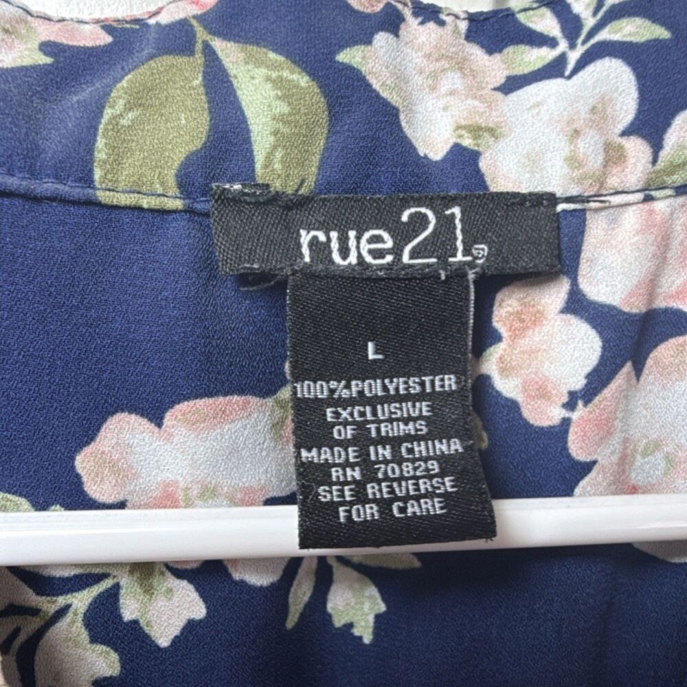 rue21 Navy Floral V-Neck Roll-Tab 3/4 Sleeve Tunic Blouse Polyester Size L - Picture 2 of 8